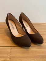 Buffalo Braun wildleder schwarz 37 Pumps Schuhe Absatz Niedersachsen - Thedinghausen Vorschau
