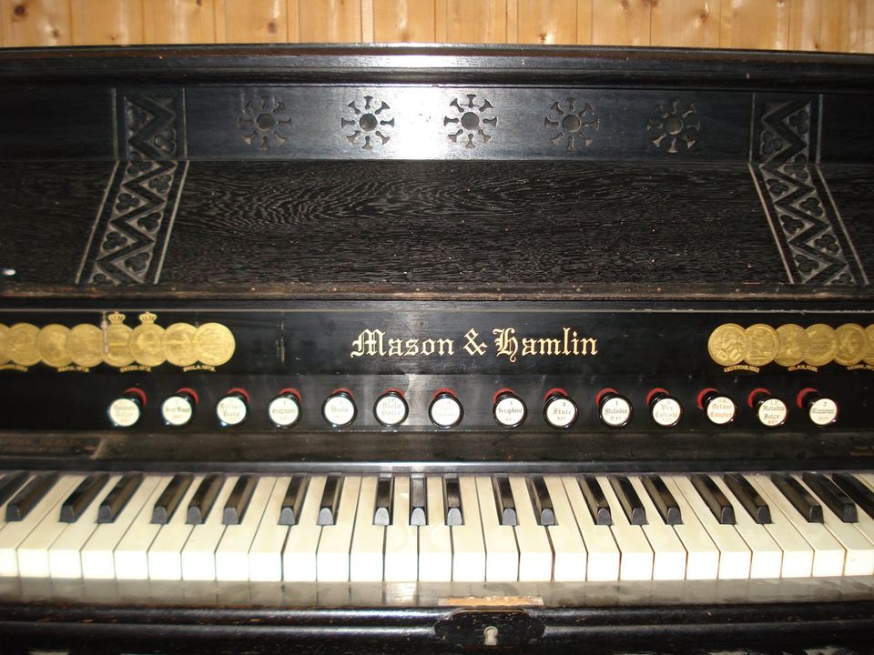 Mason & Hamlin Harmonium antik in Friedrich-Wilhelm-Lübke-Koog