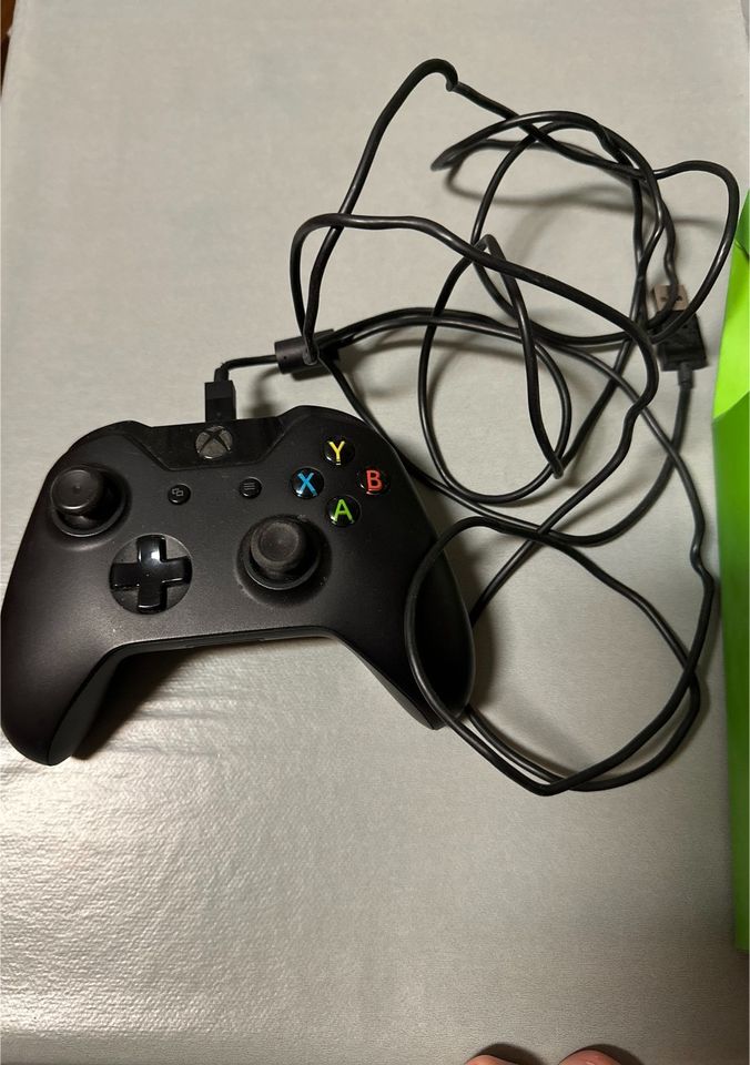 Xbox one Controller + 2 Tage XBOX LIVE GOLD ( für PC + Kabel ) in Reutlingen