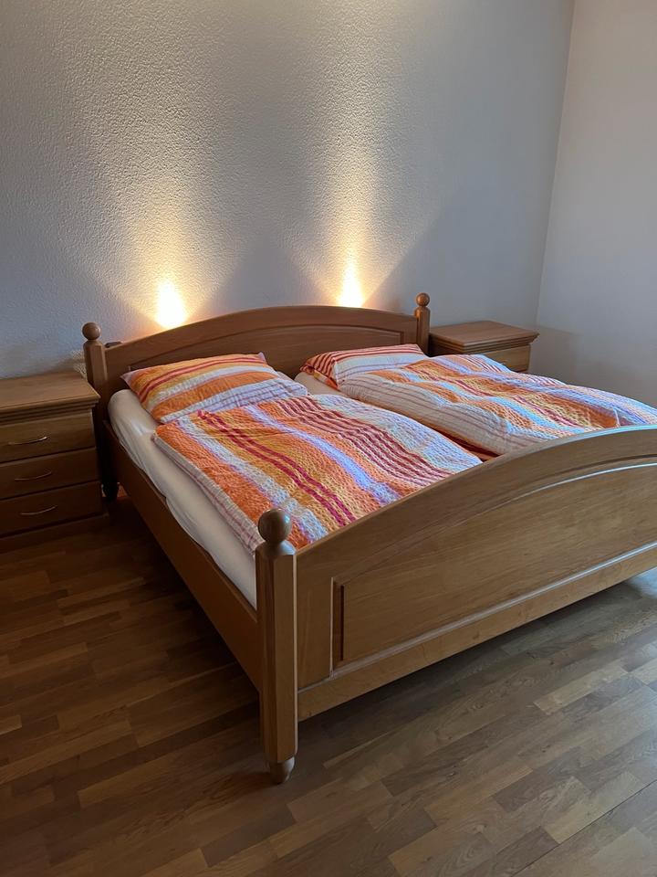 Eichenbett Bauernbett Landhausstil Tischler Vollmassiv Kommode in Ankum