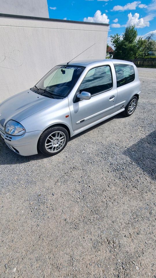 Renault clio 2.0 sport 124kw in Passau