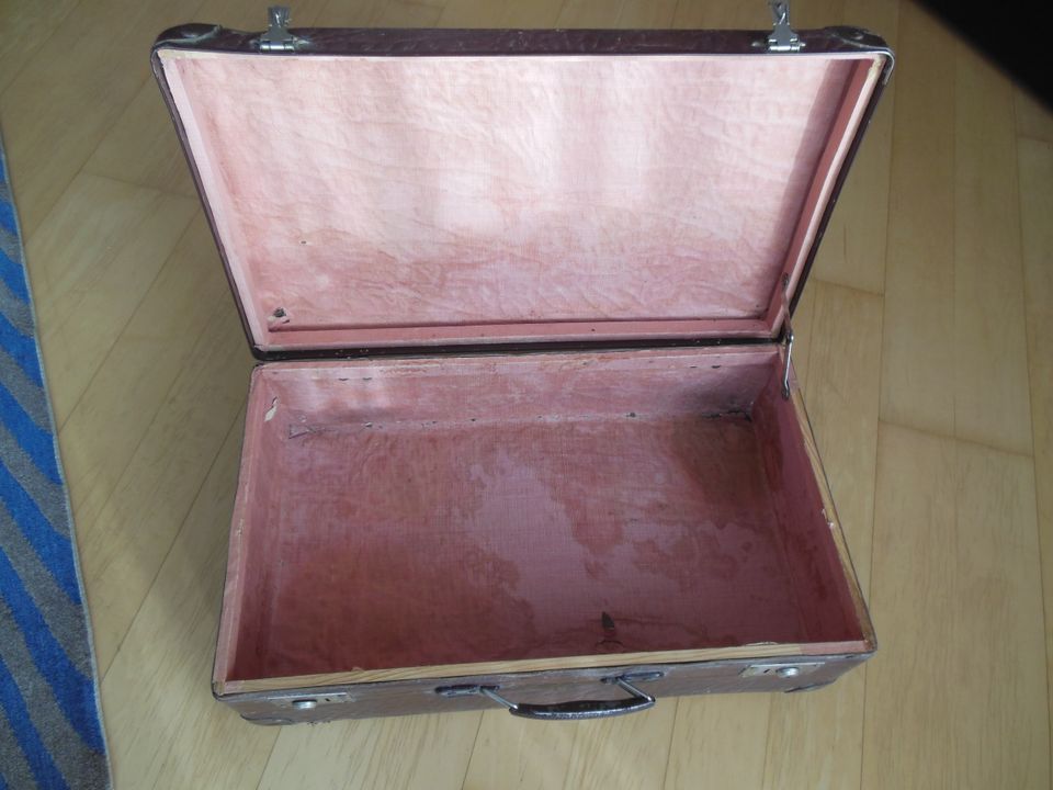 alter Koffer, Pappe + Leder + Holz, mit Schlüssel, Vintage in München