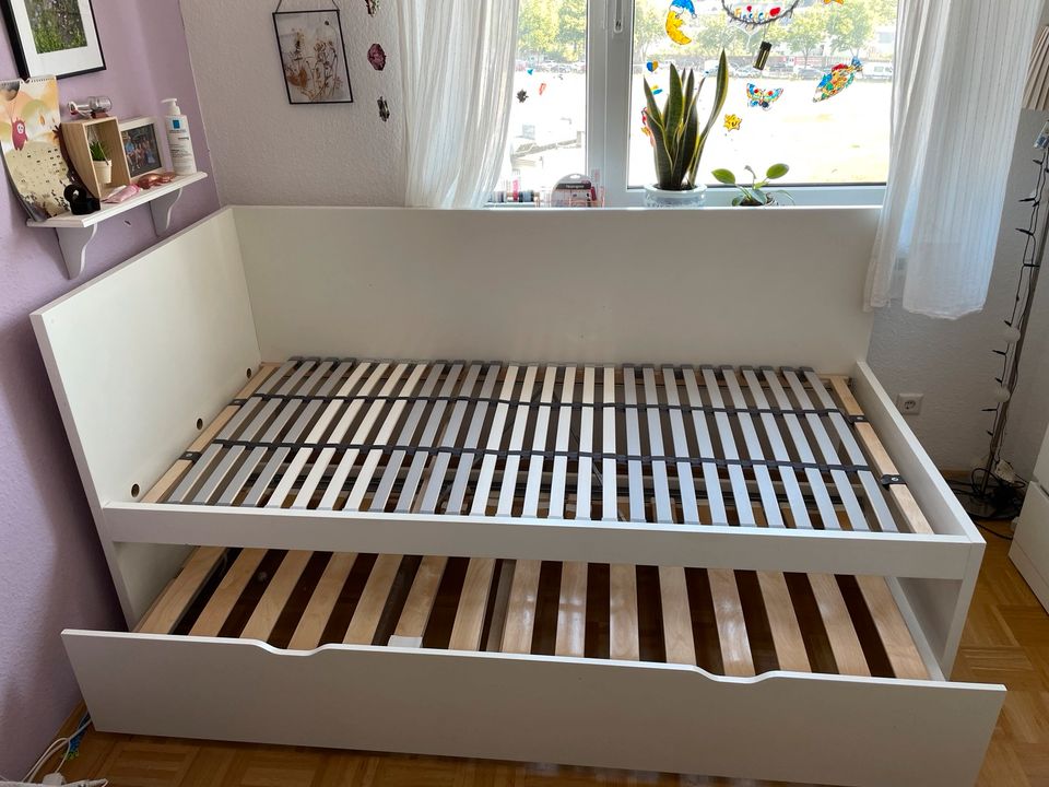 IKEA Bett weiss mit Unterbett ausziehbar + Lattenrost in Köln