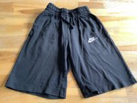 NIKE kurze Hose, Shorts, Gr. M, Gr. 140, top Zustand Hessen - Hünstetten Vorschau