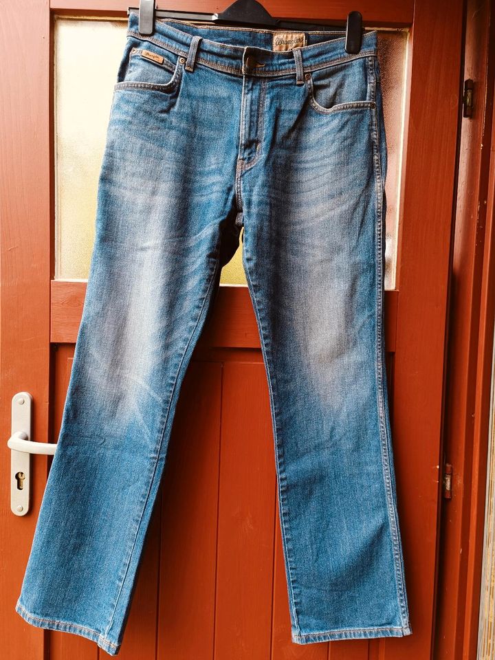 Wrangler Jeans W34 L32 Texas Stretch. in Hüttenberg