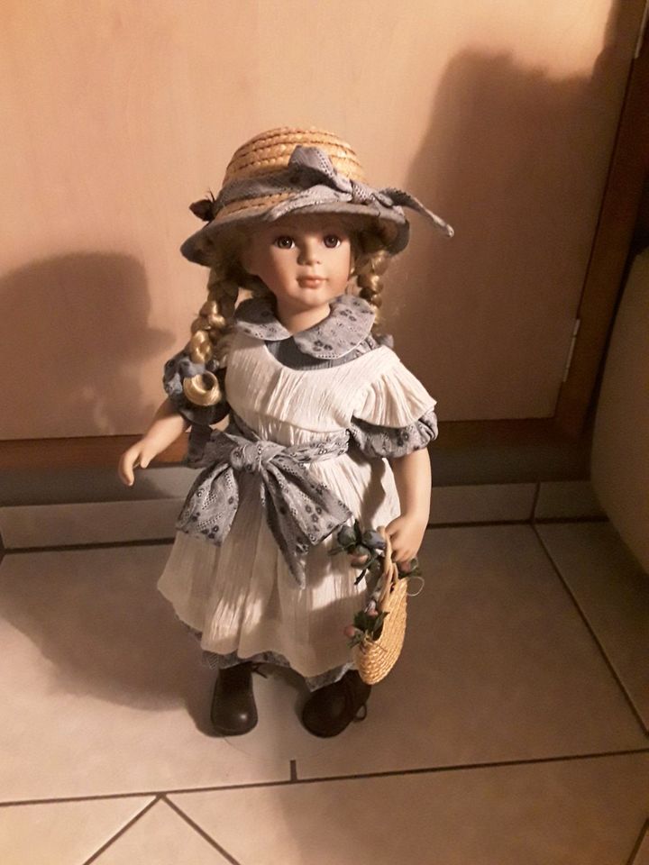 Schöne Deko Puppe mit Hut in Hemhofen