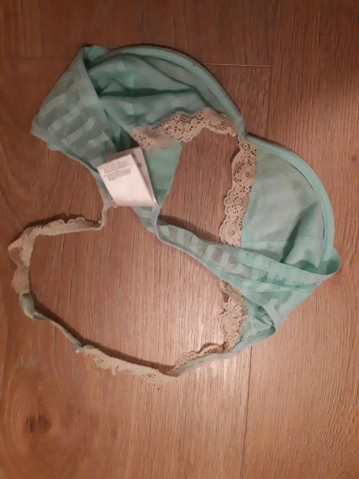 75 B Neckholder BH hellblau Spitze Gestreift h&m in Potsdam