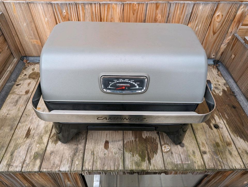 Campingaz Attitude 1200 2-Go CV Gasgrill / Tischgrill in Kürten