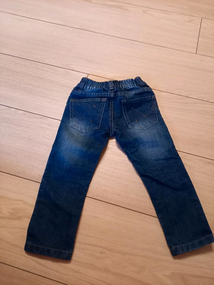 Kinderklamotten Jungen Jeanshose 92 in Bad Endbach