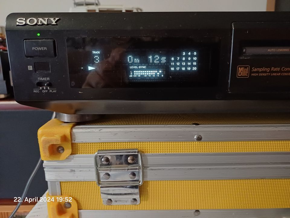 Sony Mini Disc Deck MDS-JE 500 mit viel Zubehör in Selsingen