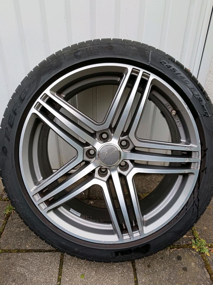 Pirelli 245/40 R19 94W mit Wheelworld Felgen, VW Tiguan, Audi in Bochum