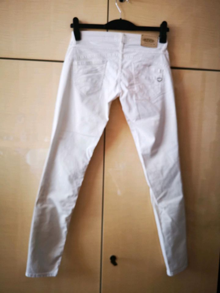 Weisse jeans S, Italien in München