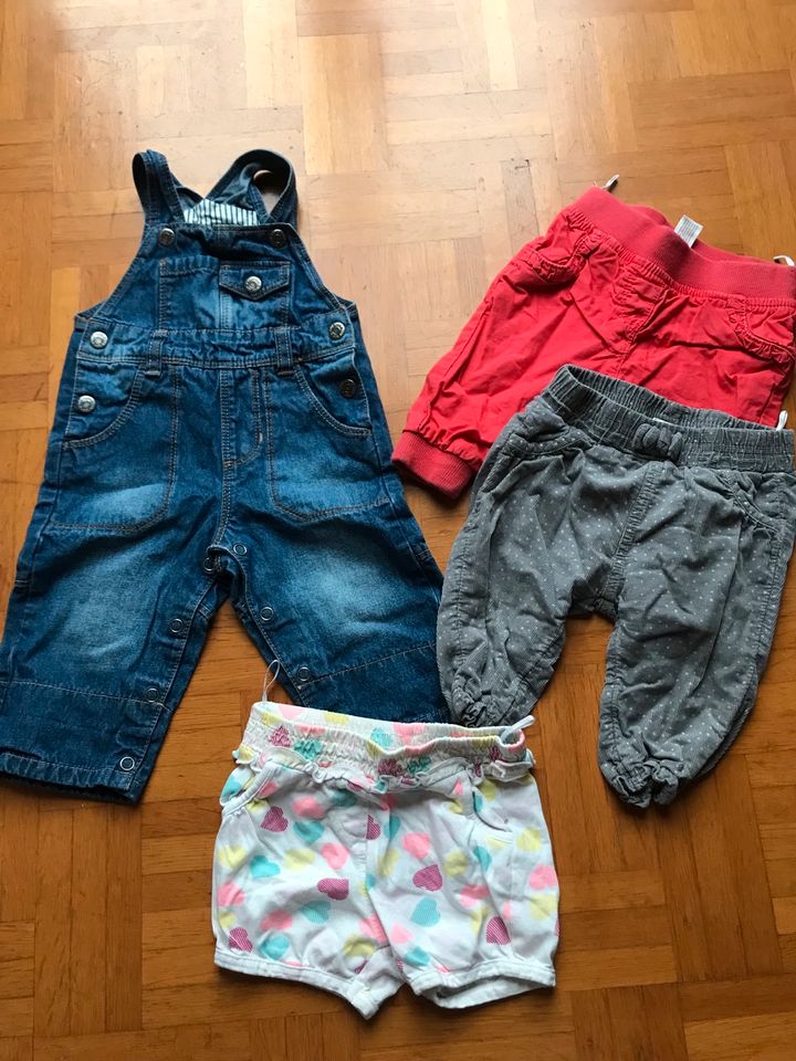 28 tlg. Set: Babykleidung Gr. 62 Bodys Hosen Strampler Mützen H&M in Krefeld