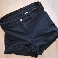 Süße schwarze Short Gr. XS, S, elastisch! Hessen - Maintal Vorschau