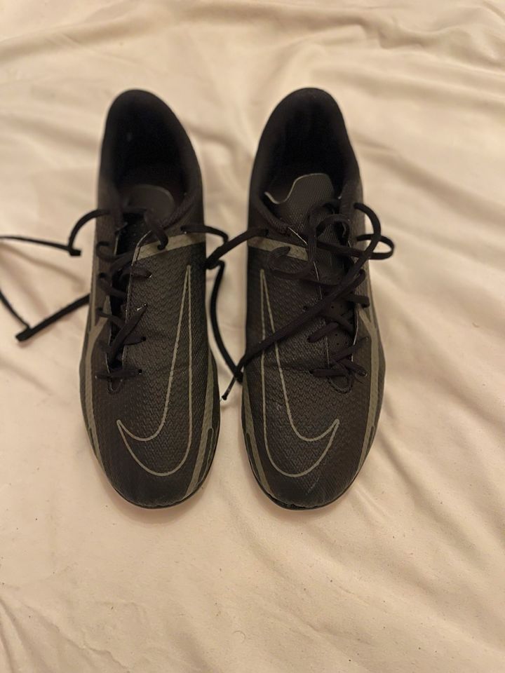 20 Euro Fußballschuhe nike in Essen