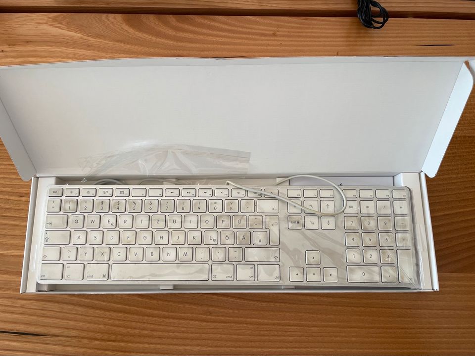 Tastatur weiß in Gräfelfing