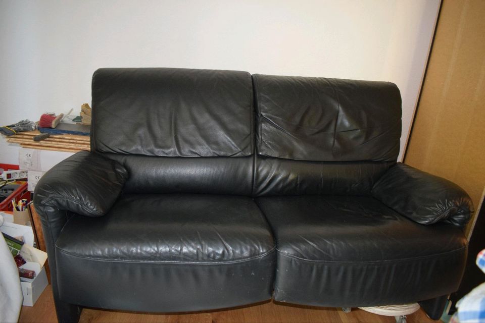 Zweisitzer Echtleder Sofa  in schwarz (Länge 164 cm) in Friedberg (Hessen)