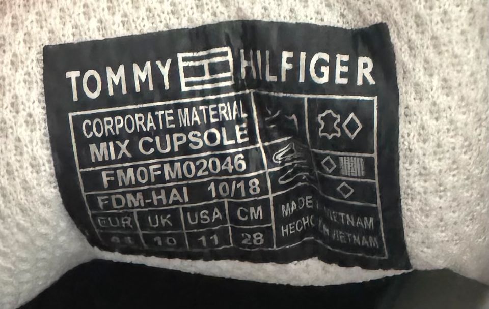 Tommy Hilfiger Sneaker Gr. 44 neuwertig in Wiesentheid