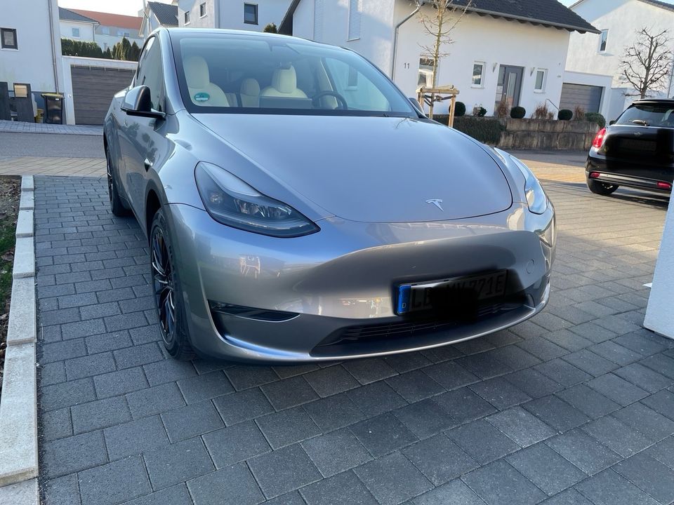 Leasingübernahme Tesla Model Y LR (QuickSilver) Allrad in Kirchheim am Neckar