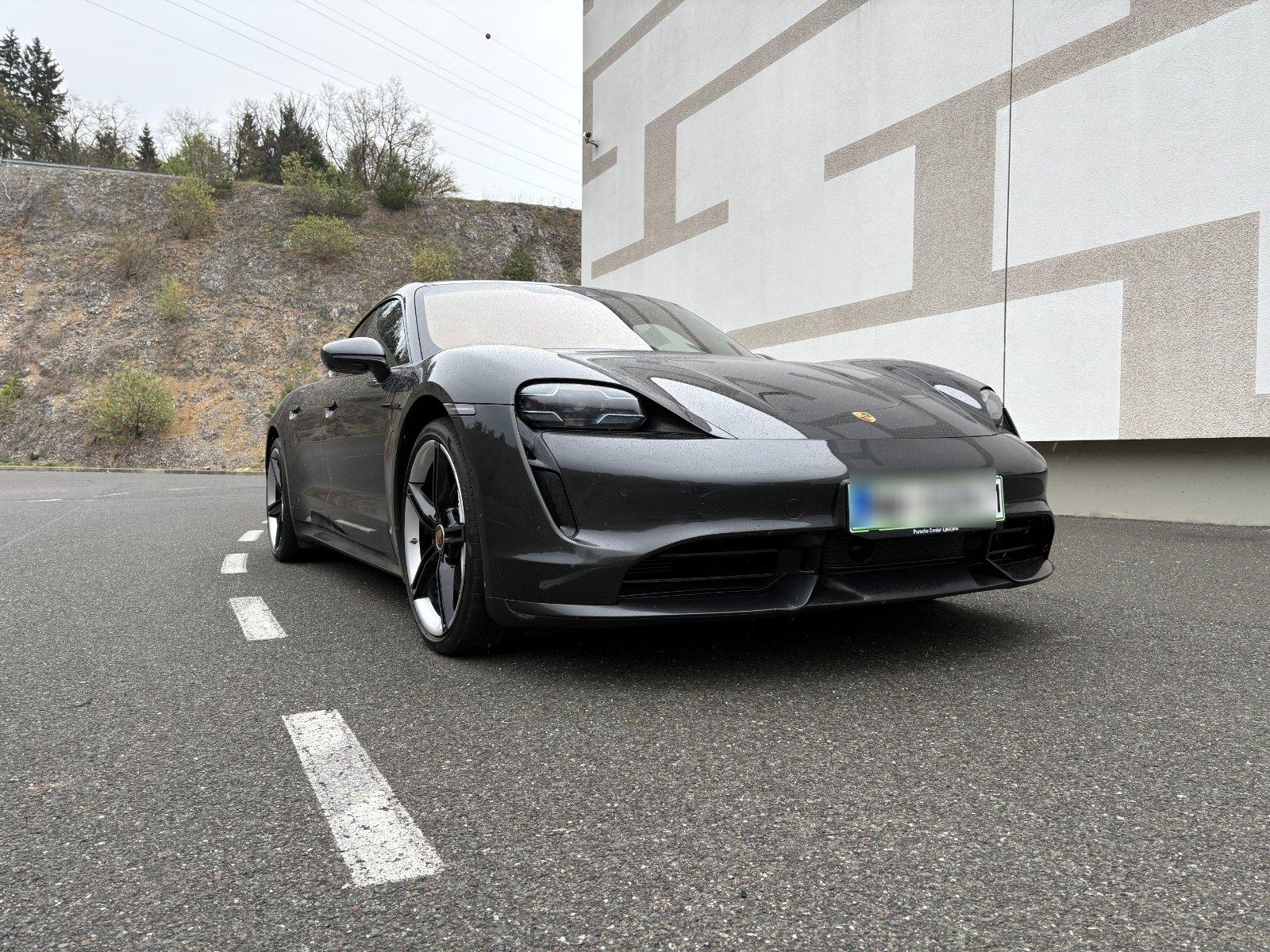 Abbildung des Autos Porsche Taycan Turbo