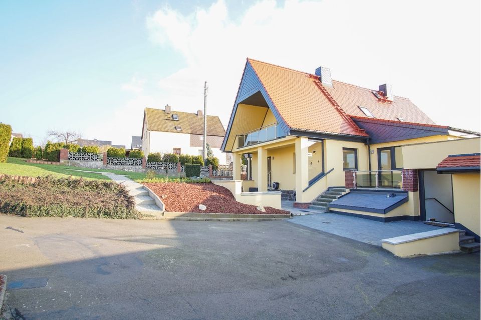 Saniertes Traumhaus mit Terrassen und Garagen in Weißenborn Erzgebirge