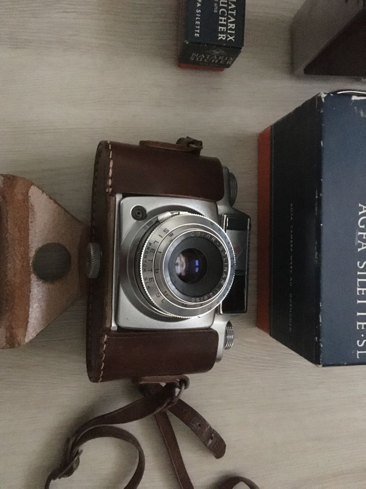 Verschiedene Kameras mit Zubehör in Heddesheim