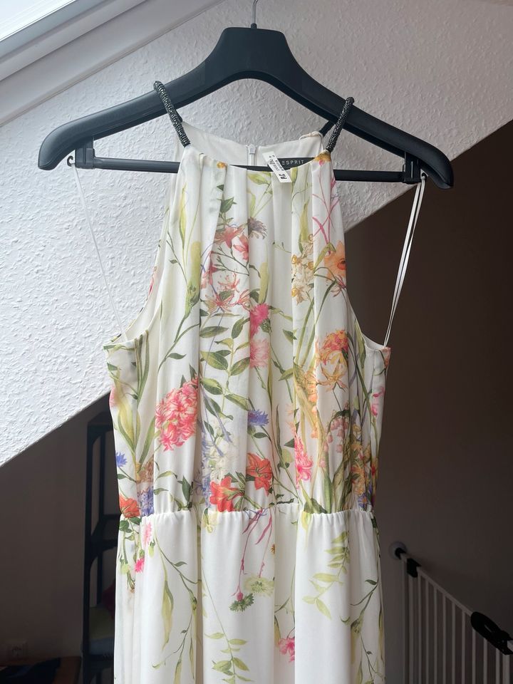 Schickes weißes Kleid mit Blumenprint von Esprit in 40 in Düsseldorf