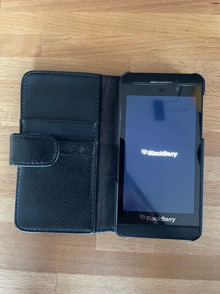 Blackberry Z 10 (STL100-2) Smartphone mit Zweitakku und SD-Karte in Prien