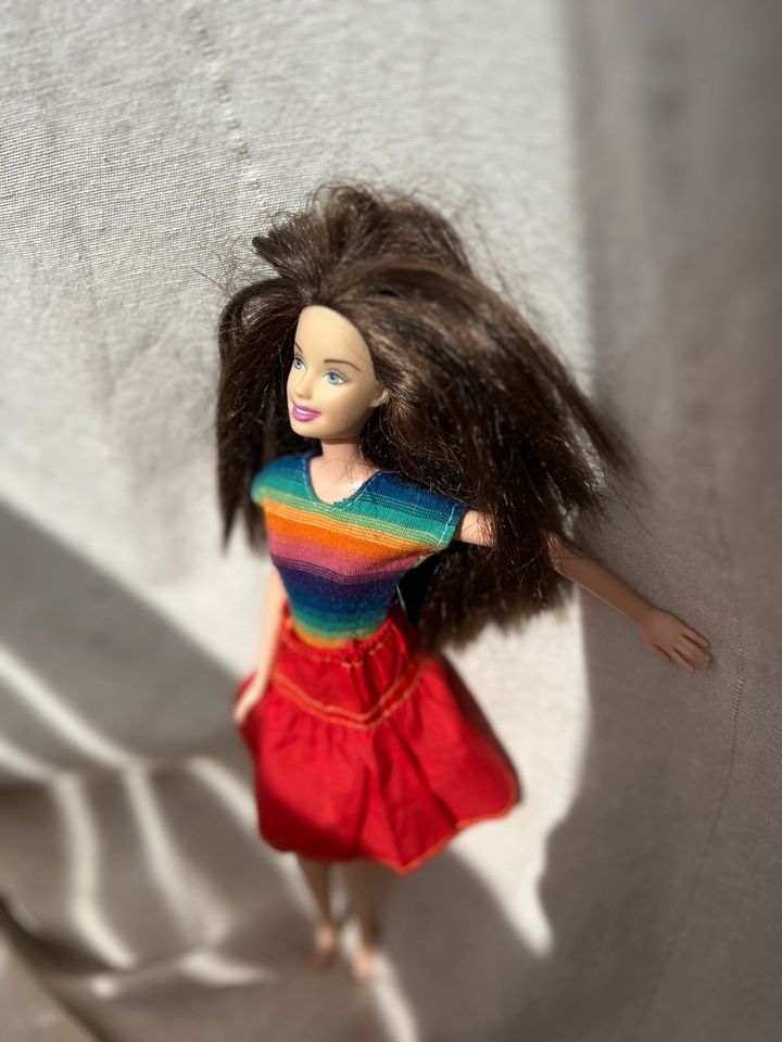Barbie Brünett Mattel Rainbow Body in Bad Vilbel