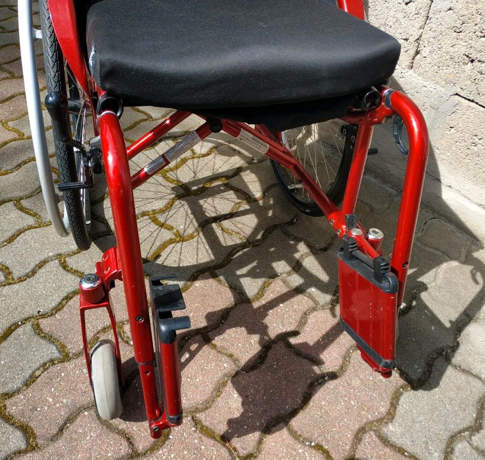 Rollstuhl Meyra X3 Faltrollstuhl in Annaberg-Buchholz