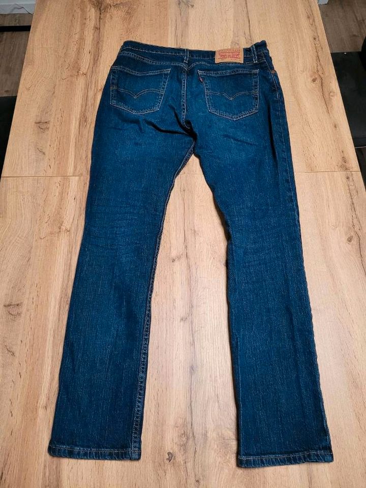 4 Levi's Jeans Hosen W33 L32, Slim Fit in Düsseldorf
