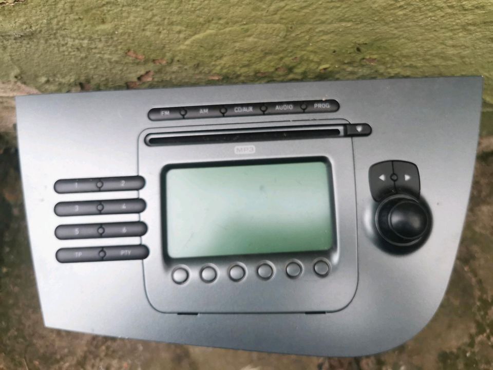Original Auto Radio von Seat leon 2005 in Saarbrücken