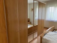 Schrank und Doppelbett Schlafzimmer zu verschenken Niedersachsen - Neuharlingersiel Vorschau