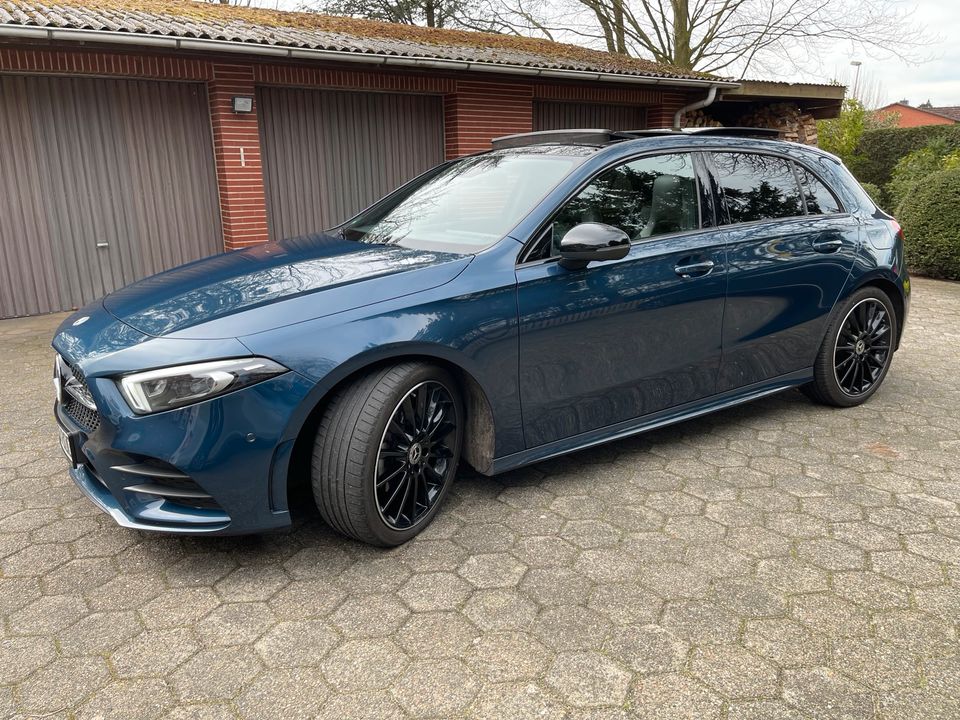 Mercedes Benz A200, AMG-Line, Pano-Dach, denimblau Metallic in Wistedt