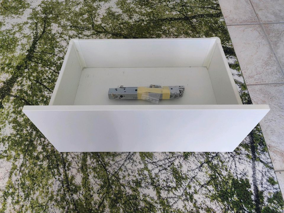 Ikea Besta Schublade weiß 25 cm inkl Schienen in Apolda