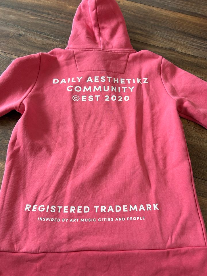 Hoodie Daily Aesthetikz in Düsseldorf