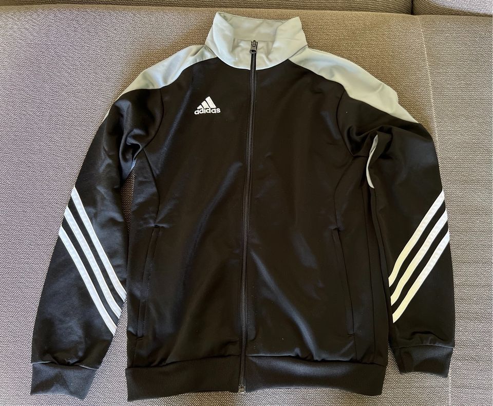 Adidas Jacke Fußball Kinder Gr. 152 in Dresden - Innere Altstadt | eBay  Kleinanzeigen ist jetzt Kleinanzeigen