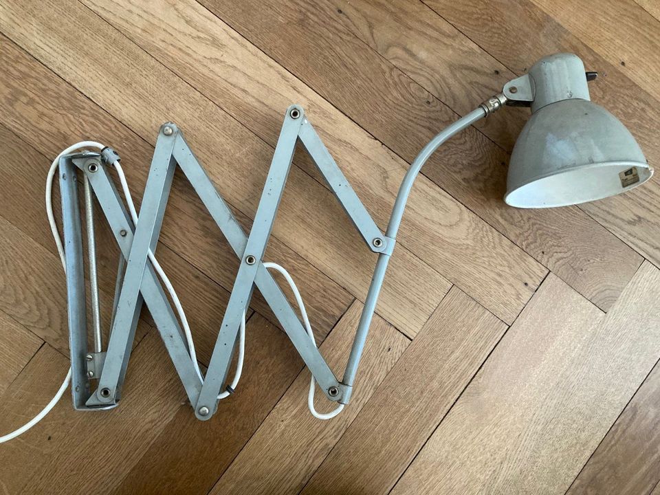 Scherenlampe, SIS, grau, Werkstatt lampe vintage, fund in Berlin