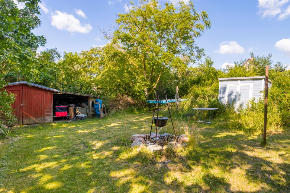 In Ostseenähe: Einfamilienhaus in Wolgast - Mit Einliegerwohnung, Keller, drei Garagen, Kamin u.v.m. in Wolgast