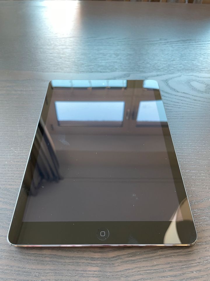 Apple IPad Air 1. Generation spacegrau 32 gb in Berlin