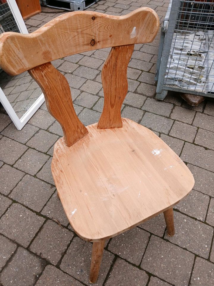 Holzstühle zu verschenken in Freinsheim
