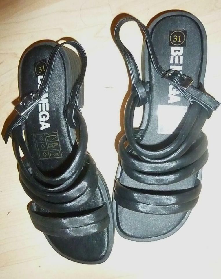 Sehr schöne Sandalen schwarz Gr 31 nagelneu in Lohr (Main)