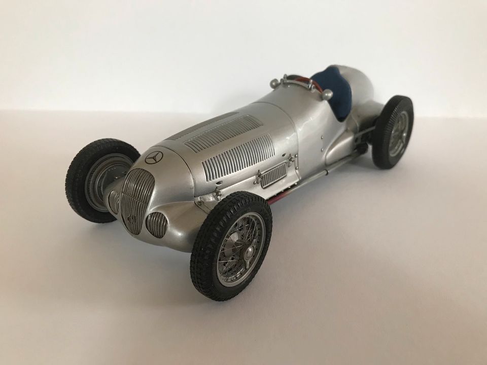 CMC Mercedes-Benz W125 1937 1:18 M-031 Silberpfeil Modellauto in Ochtendung