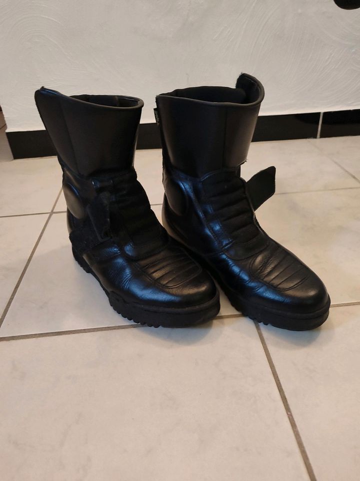 Motorrad Stiefel Größe 40 in Holzerode