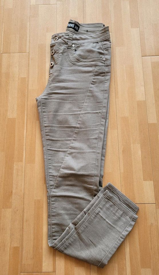 Hose L30 taupe top Zustand in Weil am Rhein