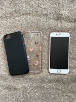 iPhone 7 mit 2x Handyhüllen Bayern - Stadtbergen Vorschau