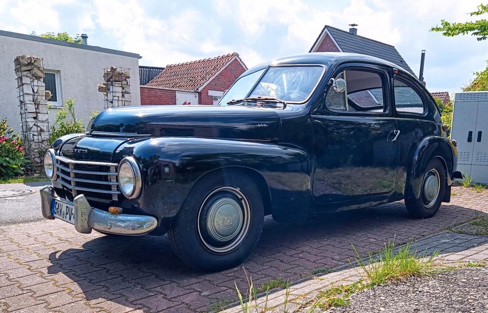 Volvo PV 444 H , Buckelvolvo , Oldtimer in Friedeburg