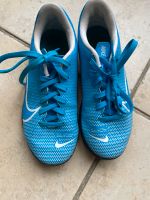 Nike Sportschuhe Jungen blau Gr 34 Turnschuhe Bayern - Treuchtlingen Vorschau