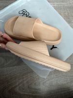 Schlappy 42 43 Schuhe schlappen Hausschuhe Sommer beige Nordrhein-Westfalen - Oberhausen Vorschau