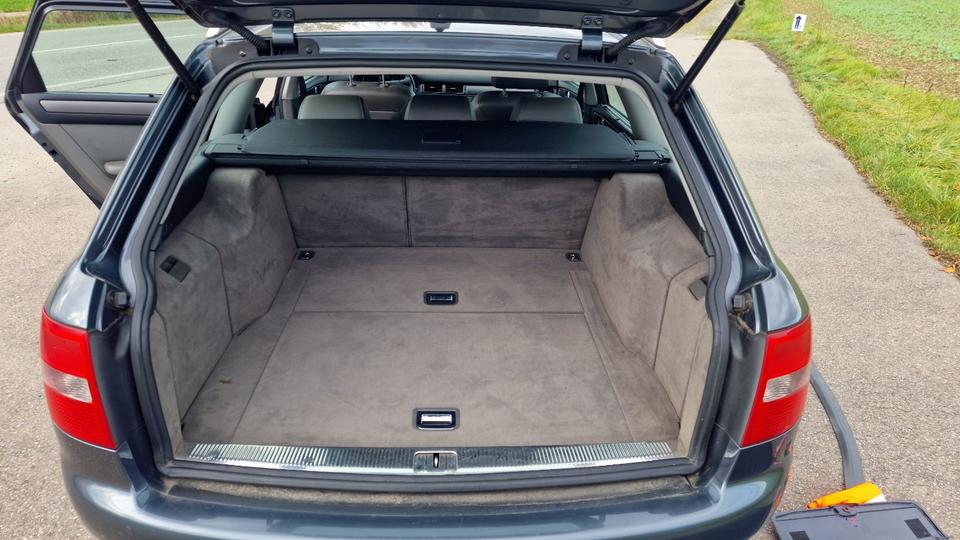 Audi A6 Avant 2.4 V6 (C5), 170 PS, 2002, 133.000 km, Vollleder gr in Biberach an der Riß
